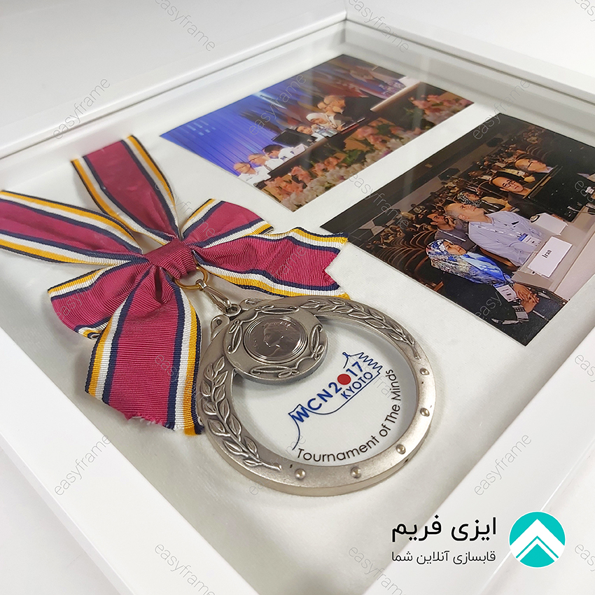 قاب عکس مدال با زمینه مخمل