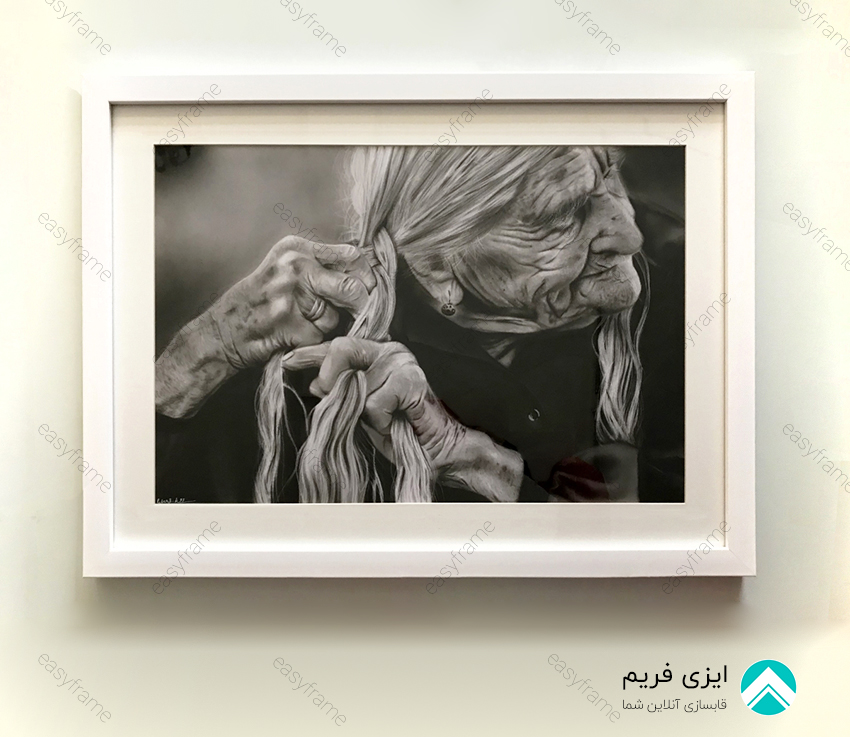 قاب سیاه قلم چهره پیرزن